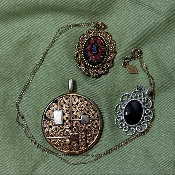 Vintage Sarah Coventry bundle necklace jewelry lot gold filigree oval pendant - Picture 5 of 7